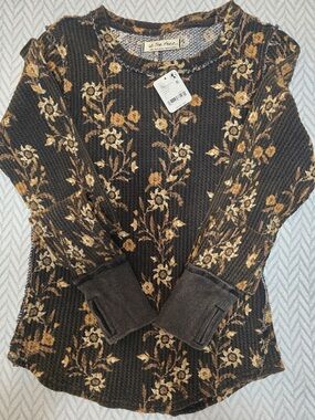 Free People Blk Motif size Large NWT. Woman’s Shirt. Long Sleeve. Free People